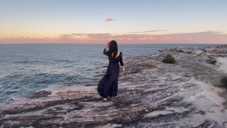 Sea waves, cliff and the slut young woman